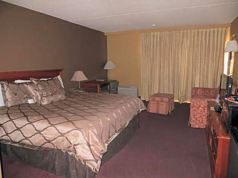 Photo of Bedroom in Northwest Colorado Springs