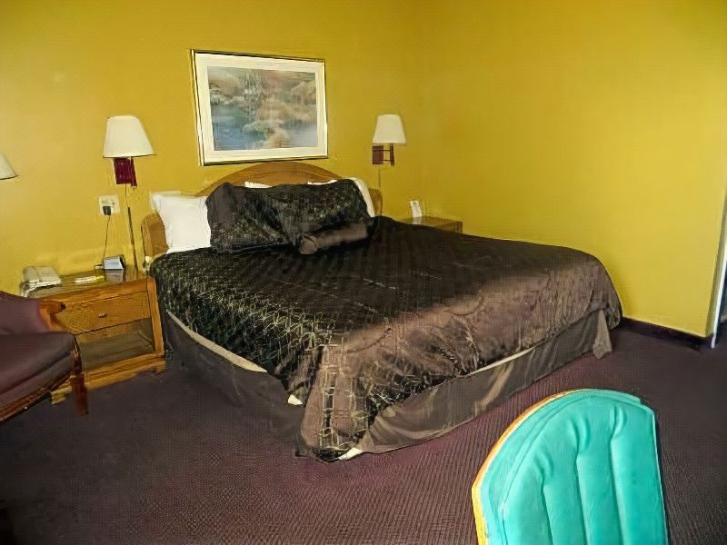 Photo of Bedroom in Northwest Colorado Springs