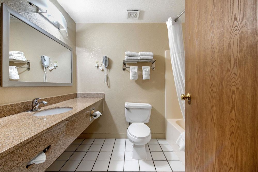 Photo of Bathroom in Heather Gardens