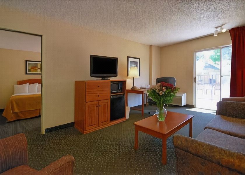Photo of Livingroom in West Colorado Springs