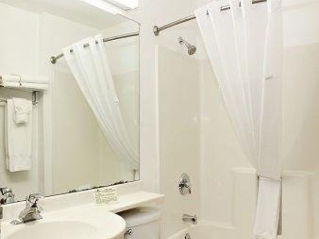 Photo of Bathroom in Raton