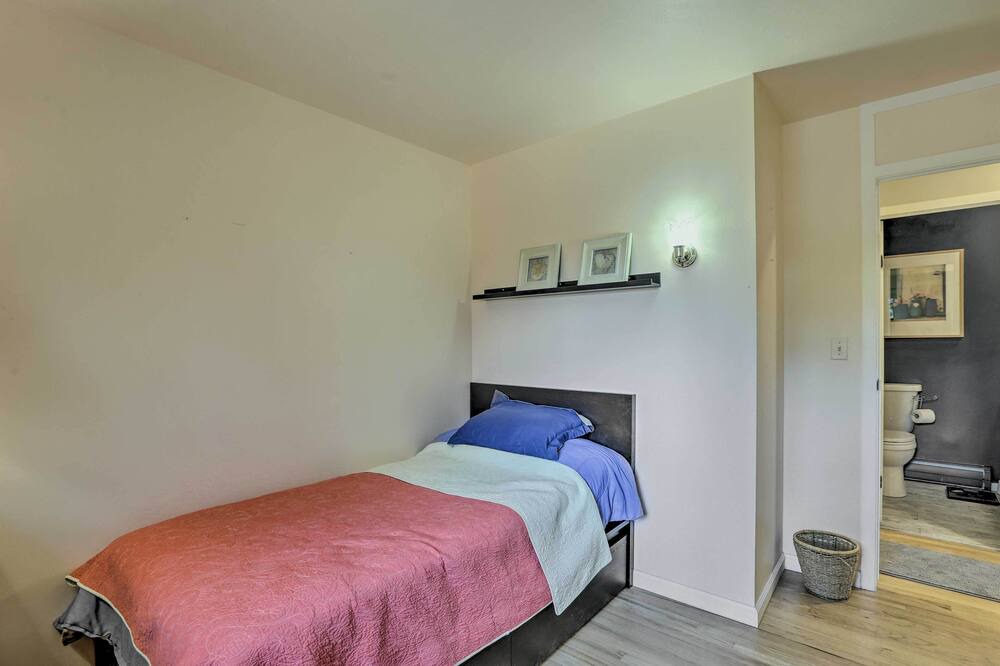Photo of Bedroom in Columbine