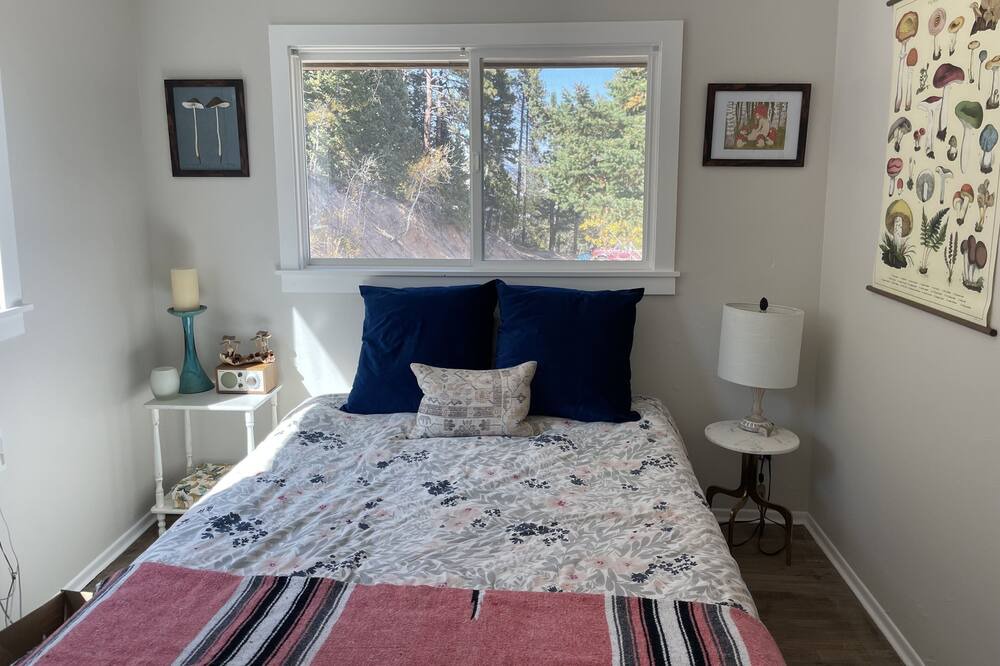 Photo of Bedroom in Coal Creek Canyon