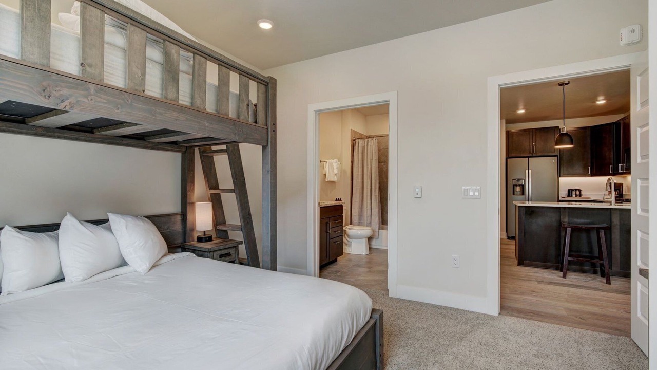 Photo of Bedroom in Lakeside Village