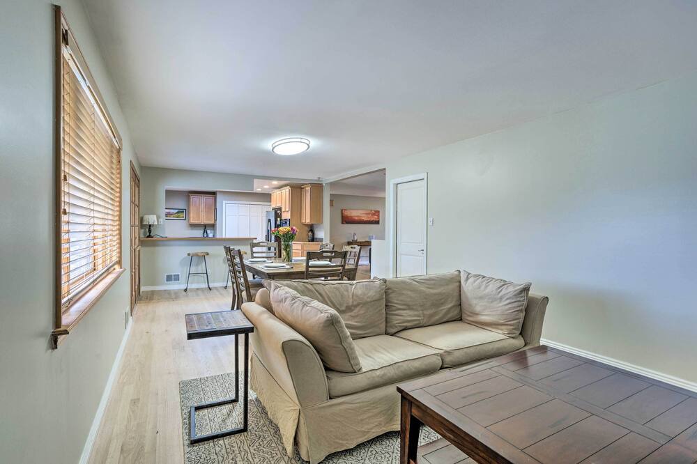 Photo of Livingroom in Bel Aire