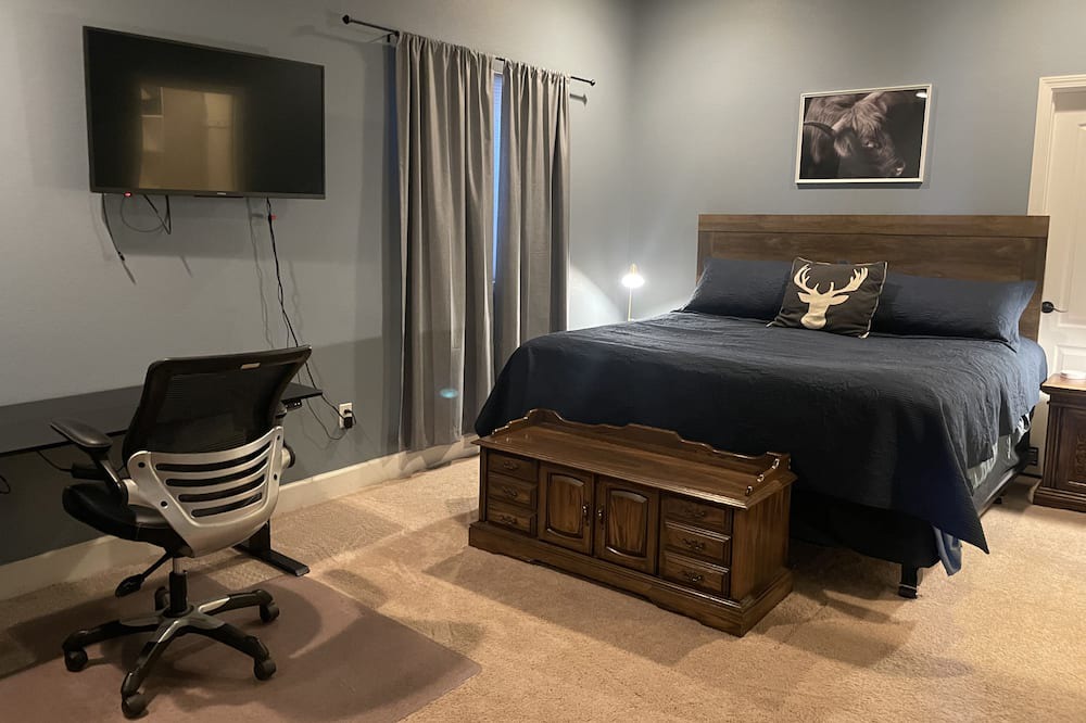 Photo of Bedroom in Castle Pines North