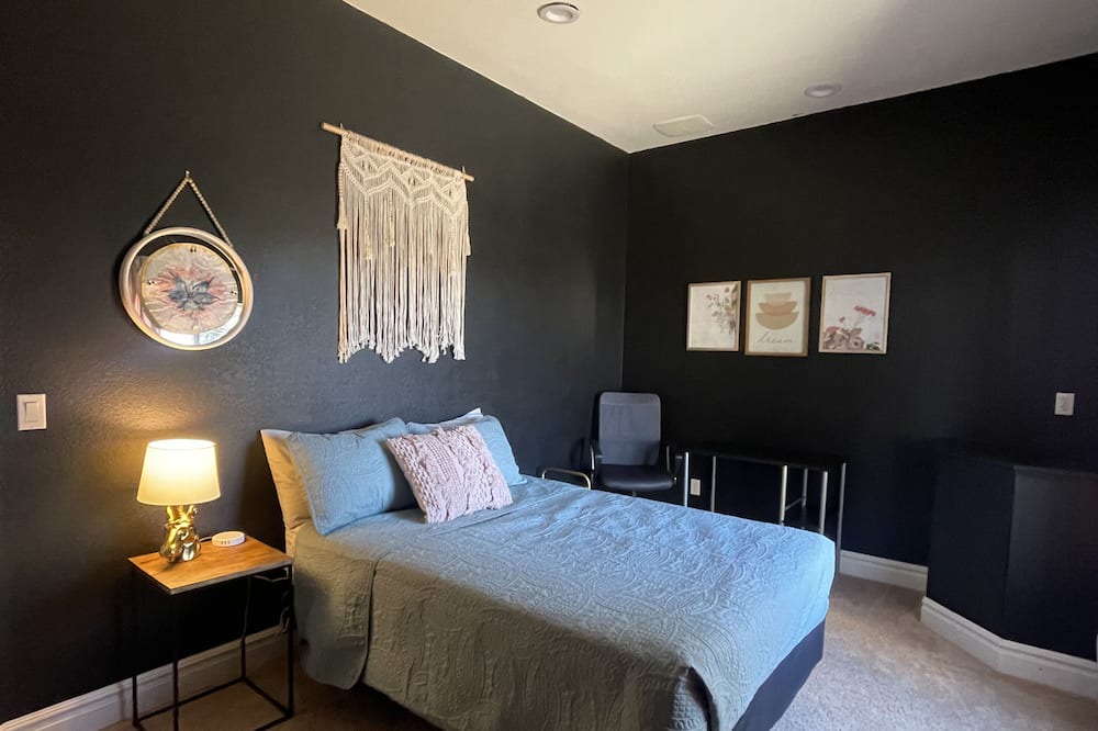 Photo of Bedroom in Castle Pines North