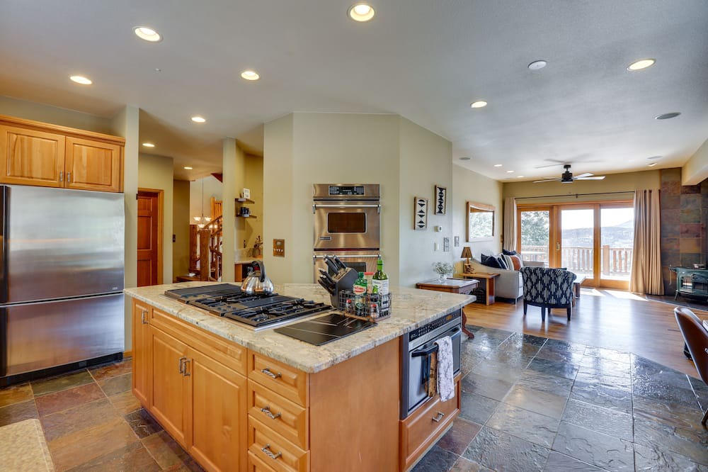 Photo of Kitchen in Hangen Ranch And M and B