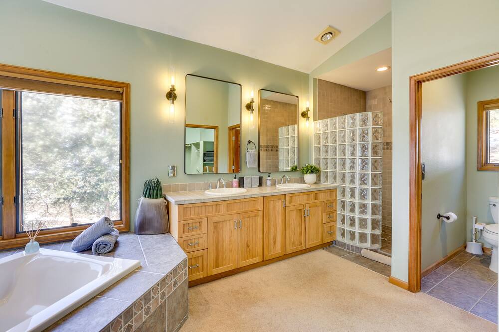 Photo of Bathroom in Hangen Ranch And M and B