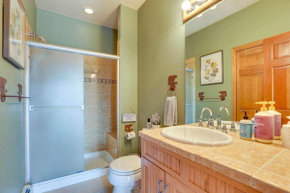 Photo of Bathroom in Hangen Ranch And M and B