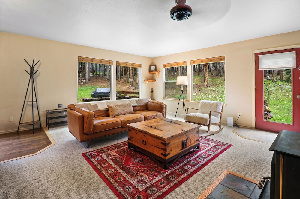 Photo of Livingroom in Evergreen