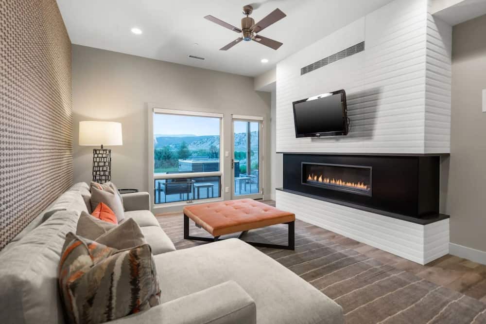 Photo of Livingroom in Aspen Glen