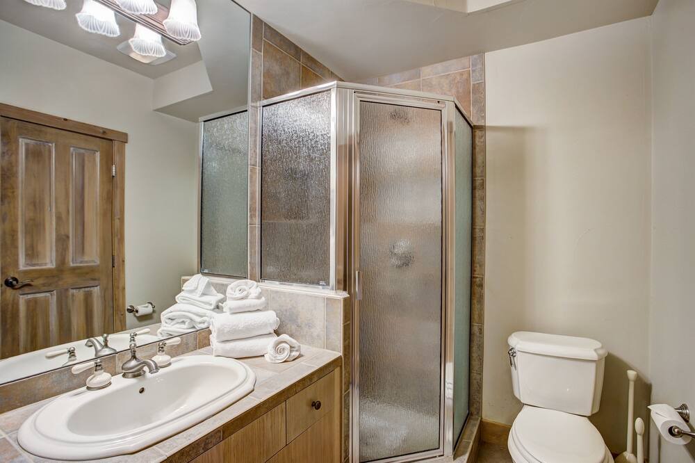 Photo of Bathroom in Warrior's Mark West
