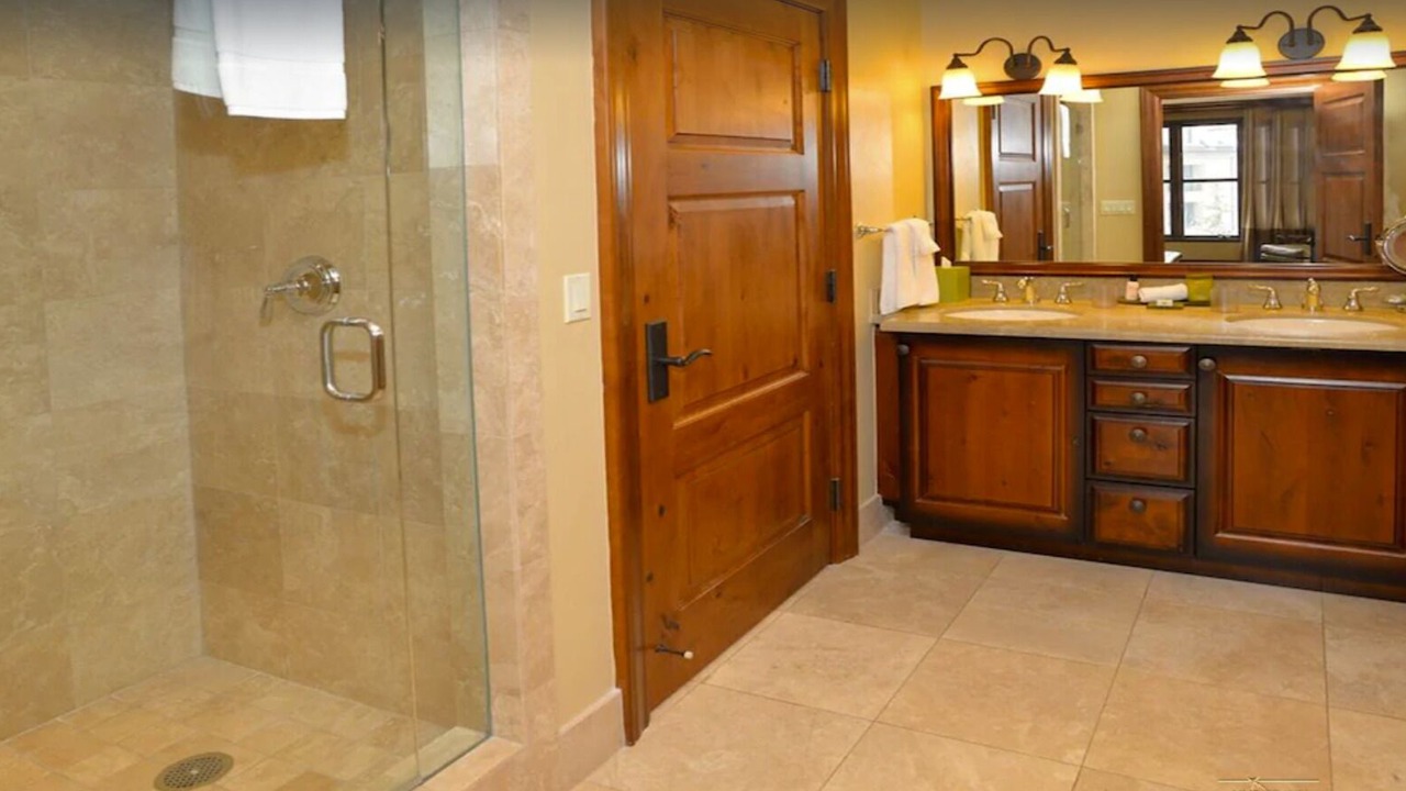 Photo of Bathroom in Highlands Townhomes