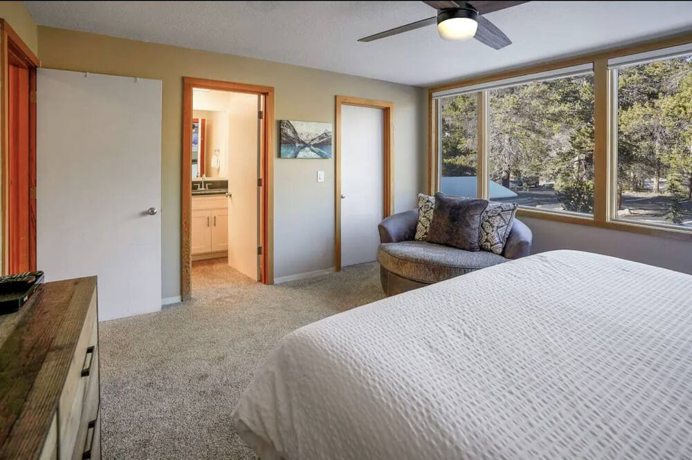 Photo of Bedroom in Lakeside Village