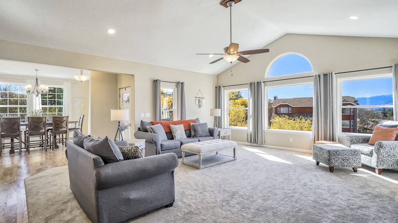 Photo of Livingroom in Gleneagle