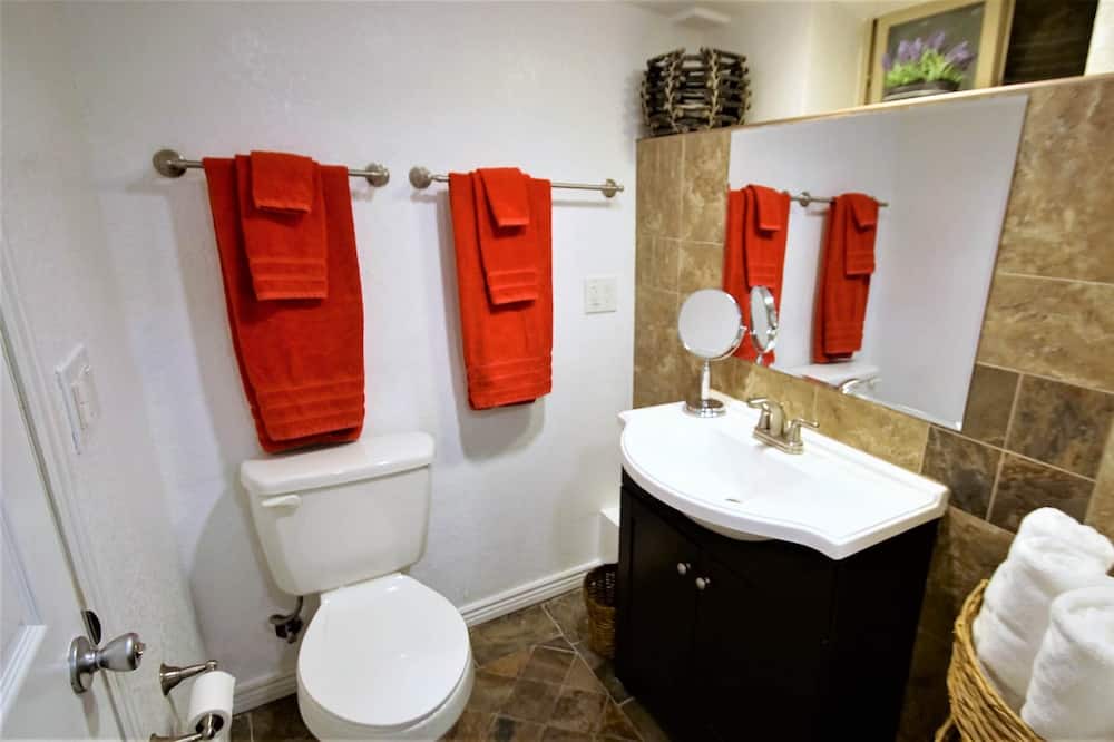 Photo of Bathroom in Golden