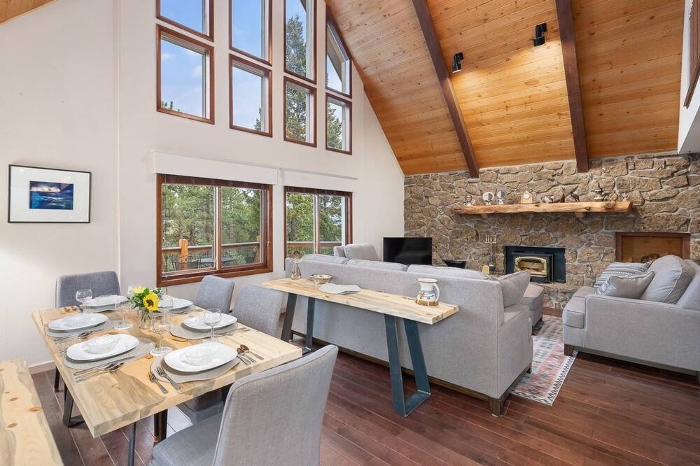 Photo of Livingroom in Evergreen Meadows