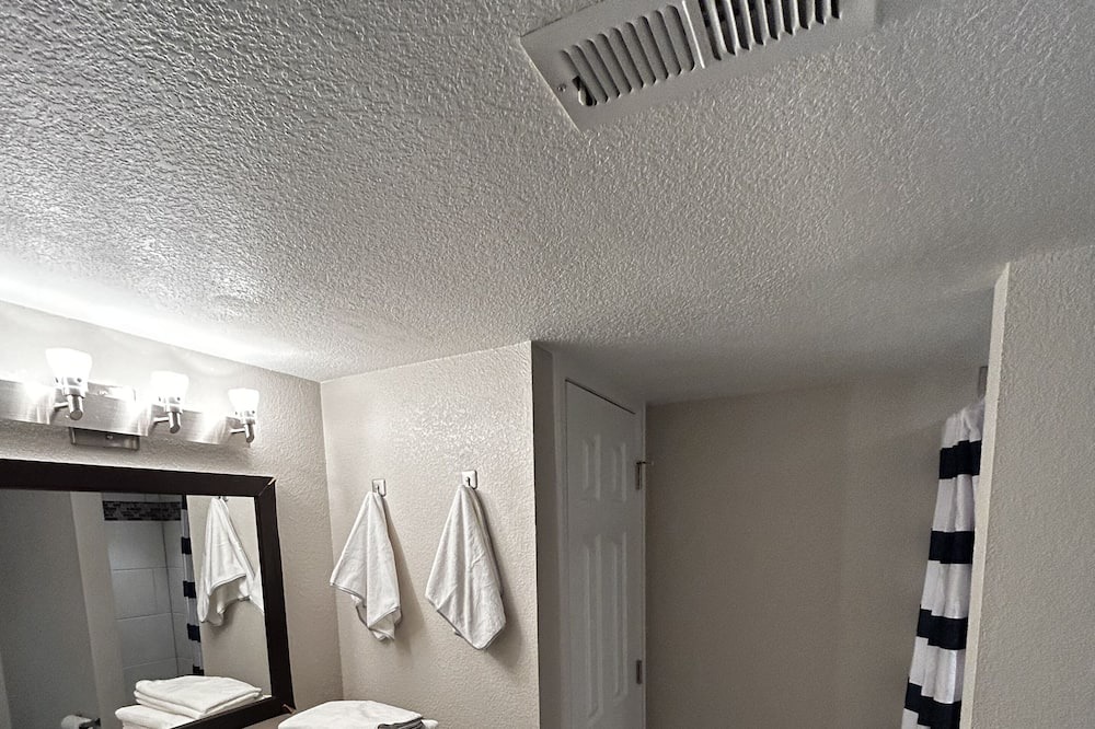 Photo of Bathroom in Ken Caryl