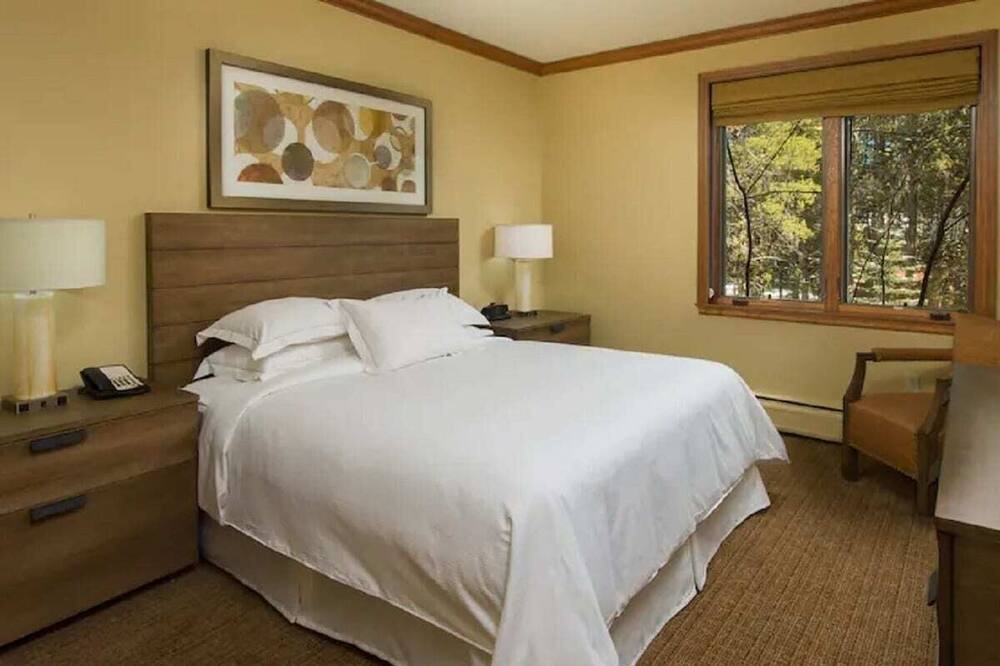 Photo of Bedroom in Peak 9
