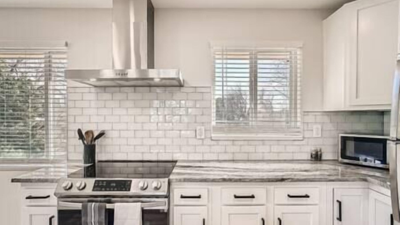 Photo of Kitchen in Barths