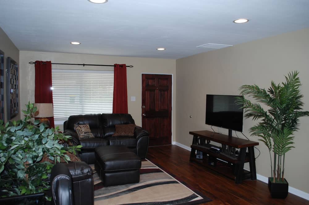 Photo of Livingroom in Jewell Heights - Hoffman Heights