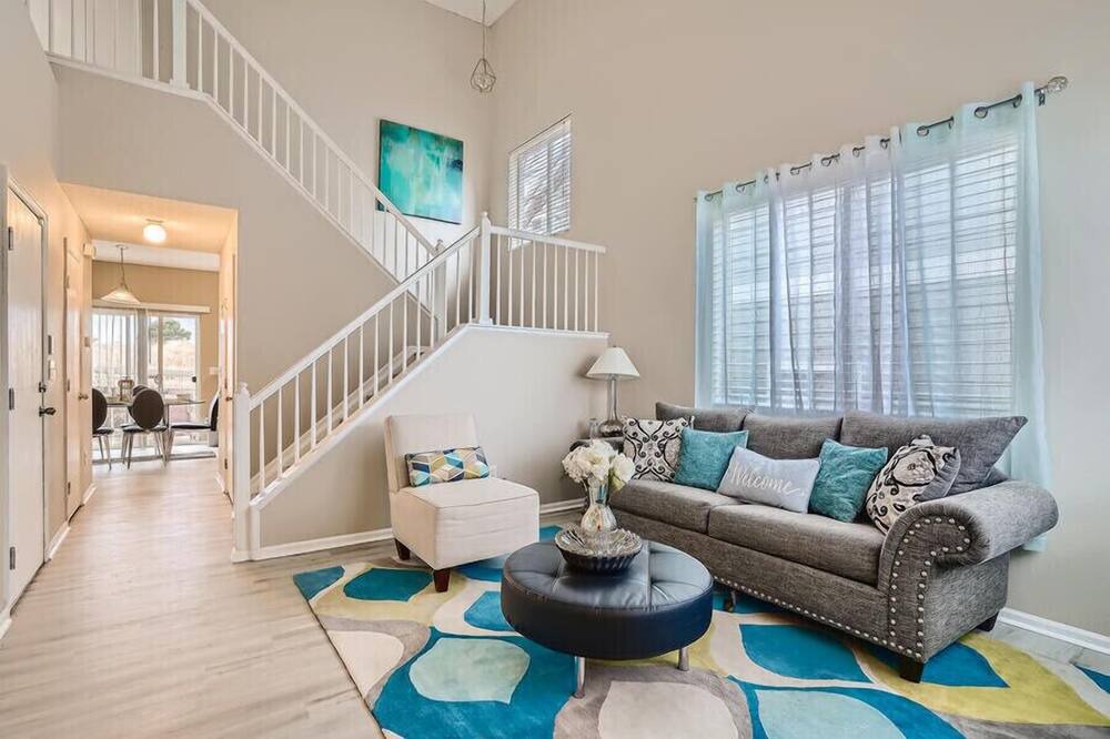 Photo of Livingroom in Aurora