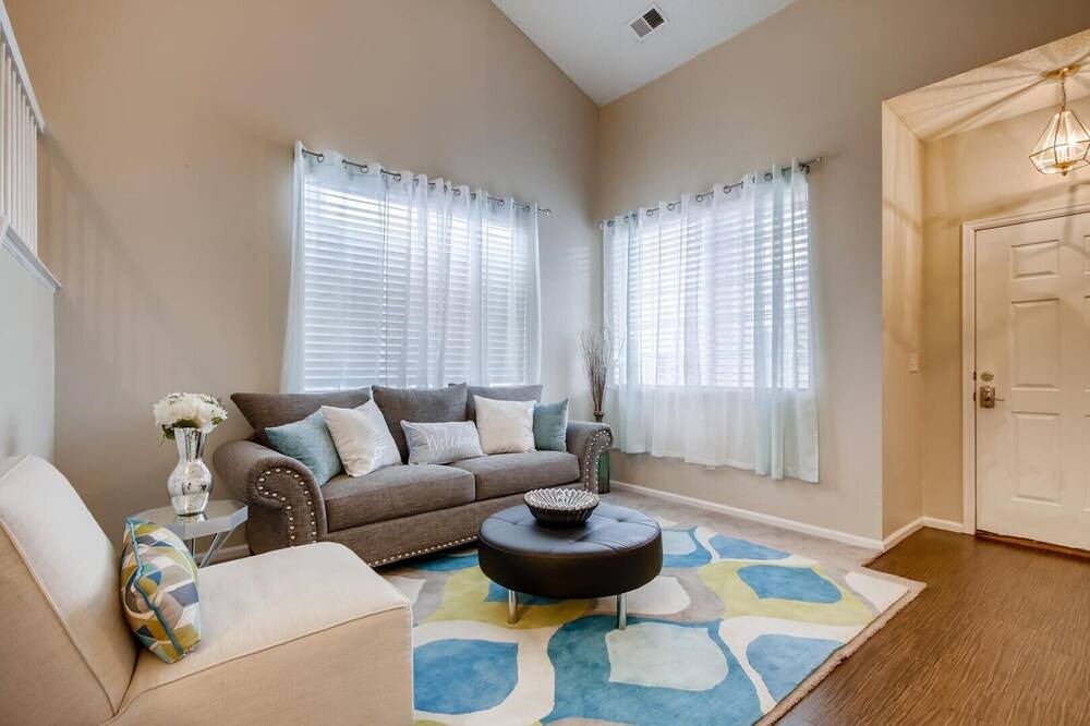 Photo of Livingroom in Aurora