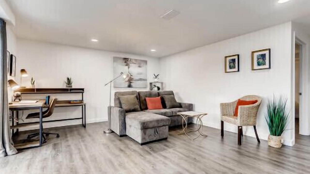 Photo of Livingroom in Aurora