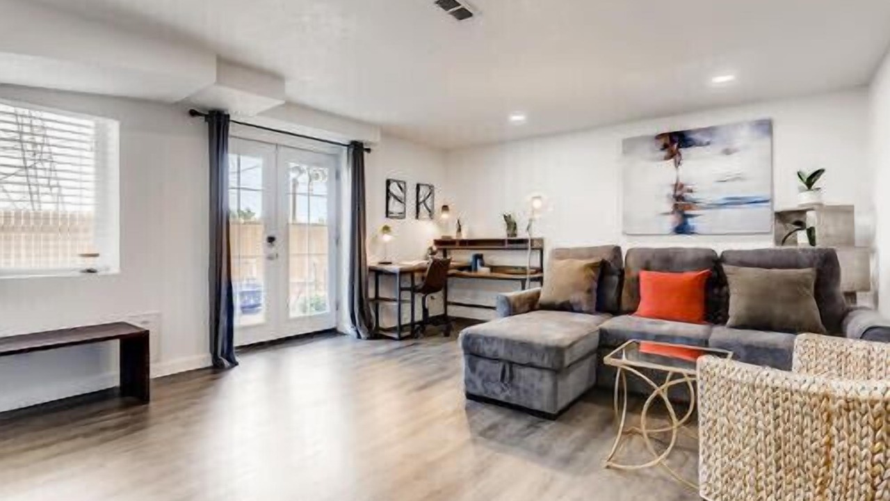 Photo of Livingroom in Aurora
