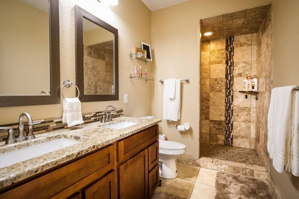 Photo of Bathroom in West Colfax