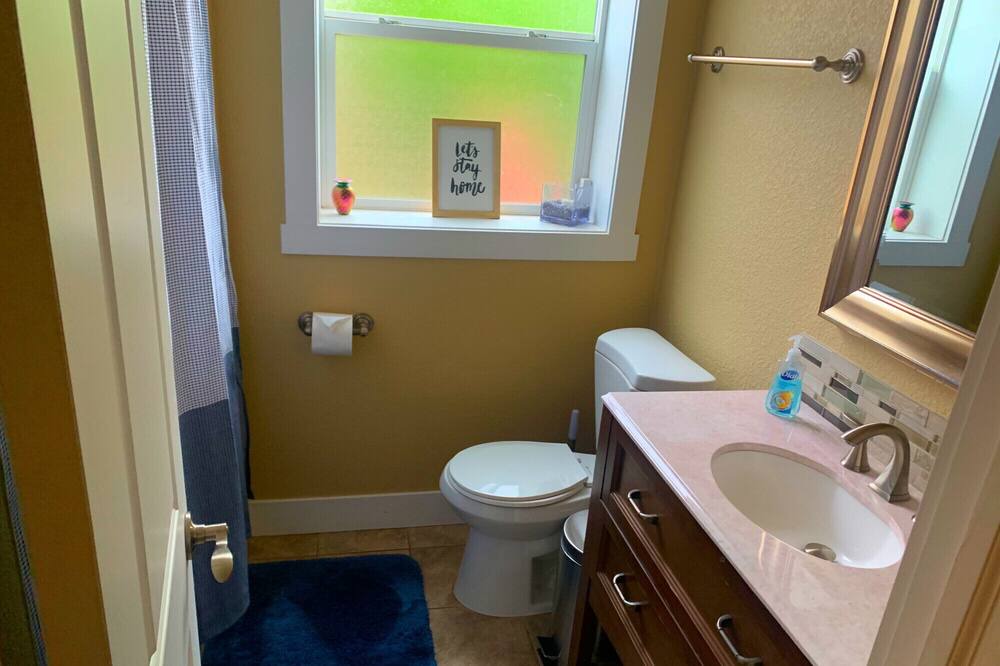 Photo of Bathroom in West Colfax