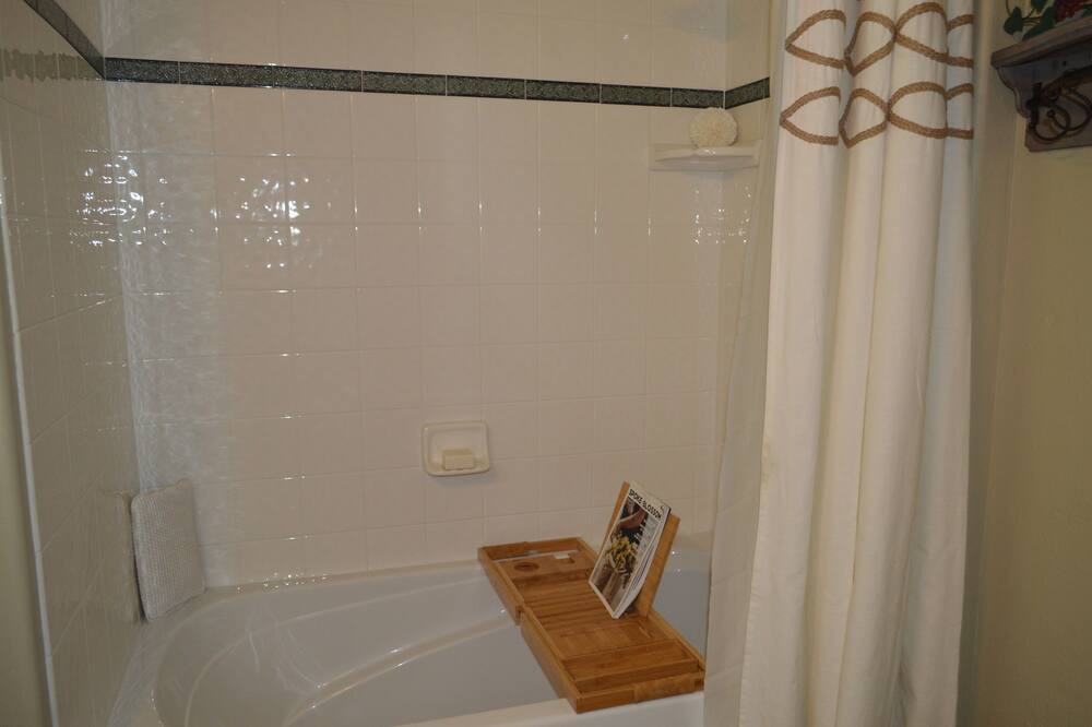 Photo of Bathroom in Palisade