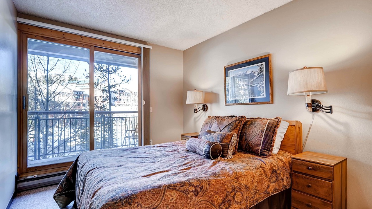 Photo of Bedroom in Peak 9