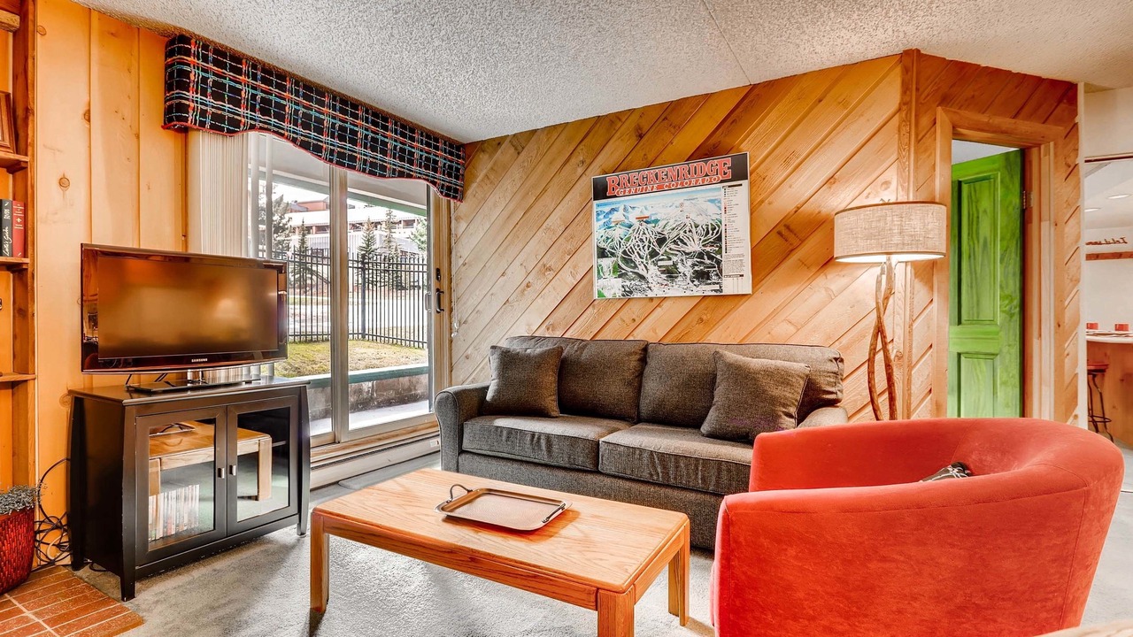 Photo of Livingroom in Peak 9