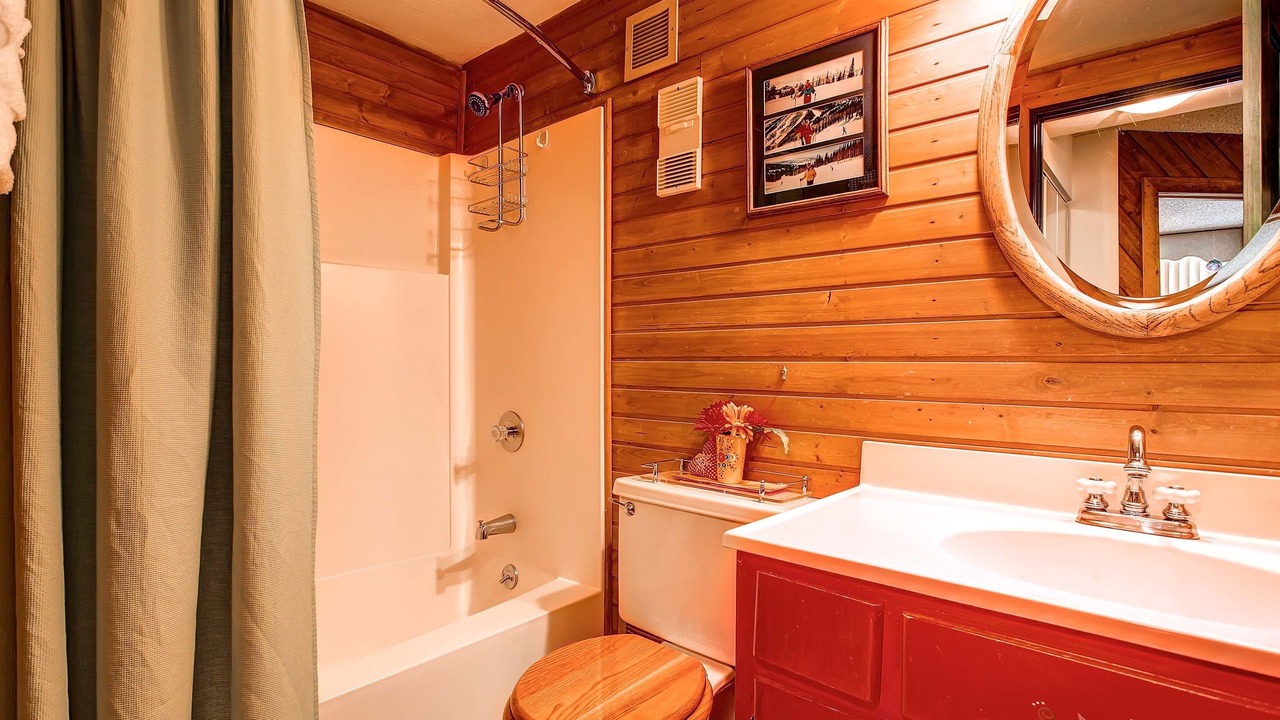 Photo of Bathroom in Peak 9