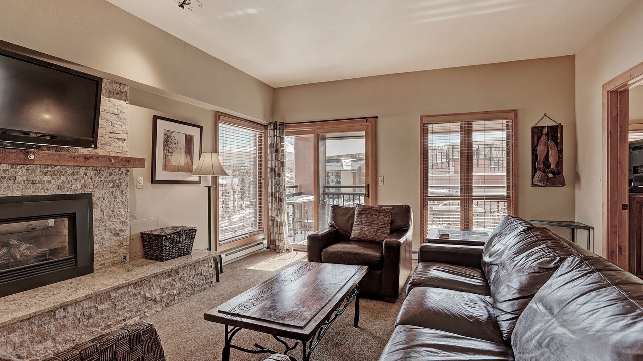 Photo of Livingroom in Peak 9