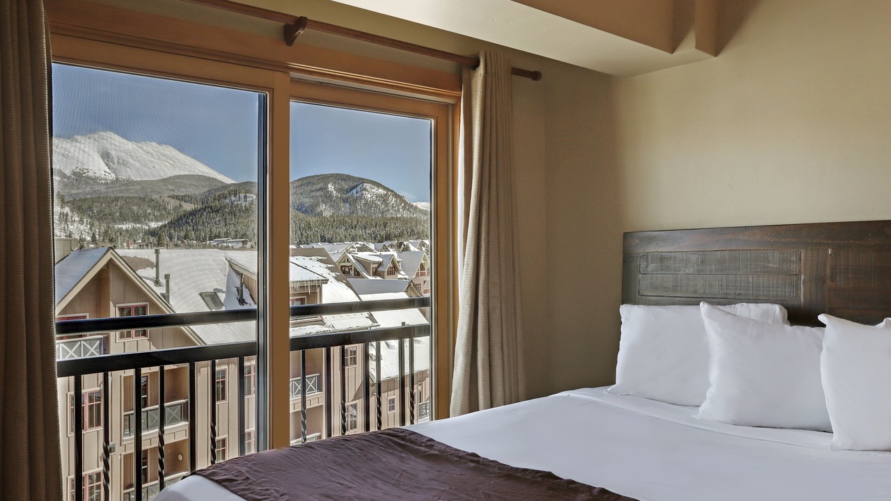 Photo of Bedroom in Peak 9