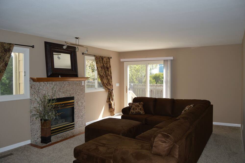 Photo of Livingroom in Troutman Park