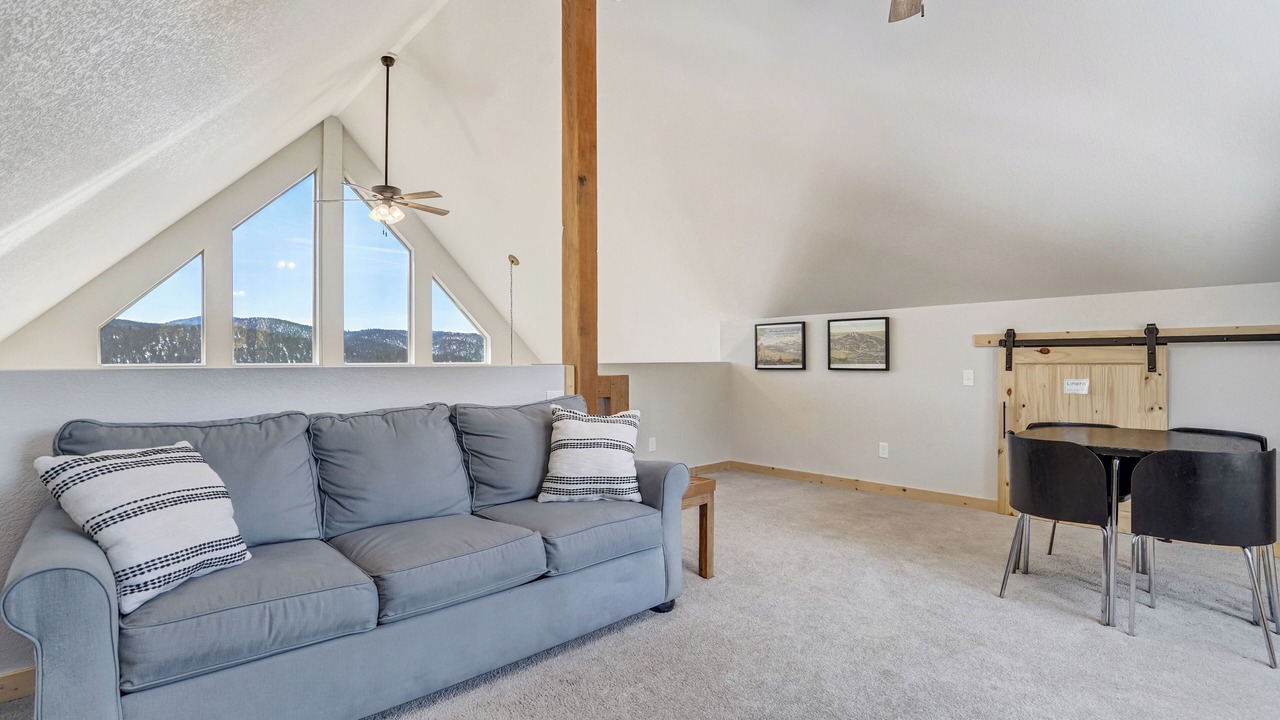 Photo of Livingroom in Rainbow Valley