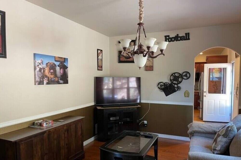 Photo of Livingroom in Northwest Colorado Springs