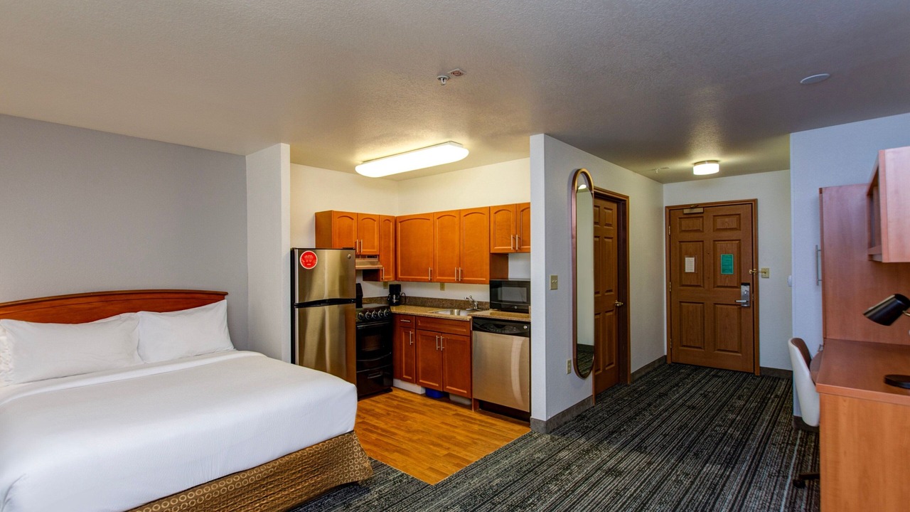 Photo of Bedroom in Northwest Colorado Springs