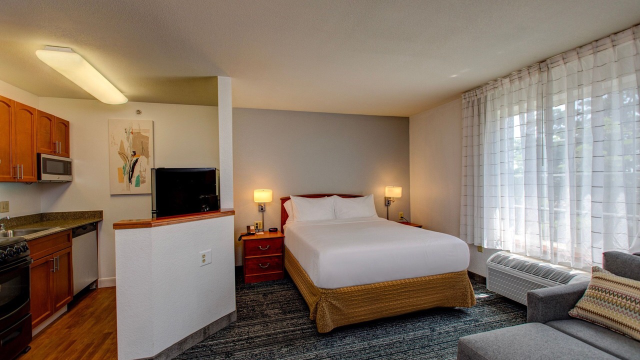 Photo of Bedroom in Northwest Colorado Springs