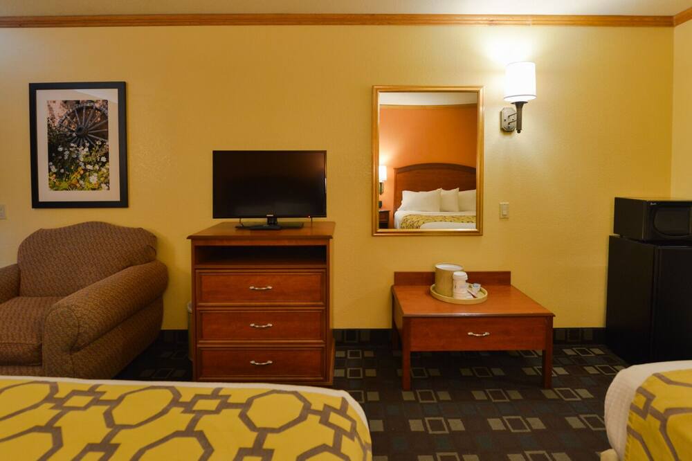 Photo of Bedroom in Northeast Colorado Springs