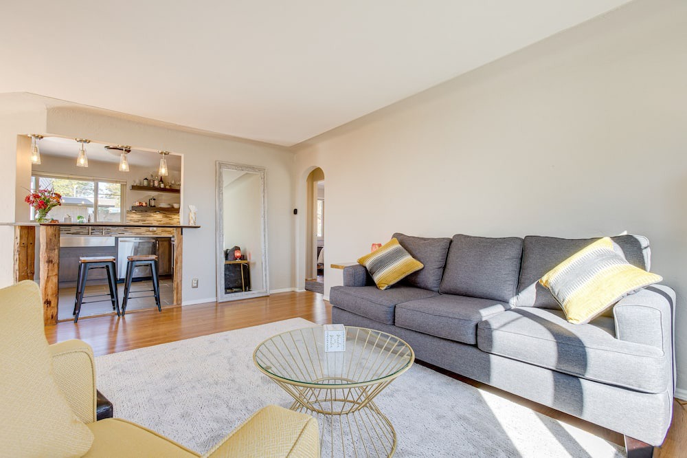 Photo of Livingroom in Edgewater