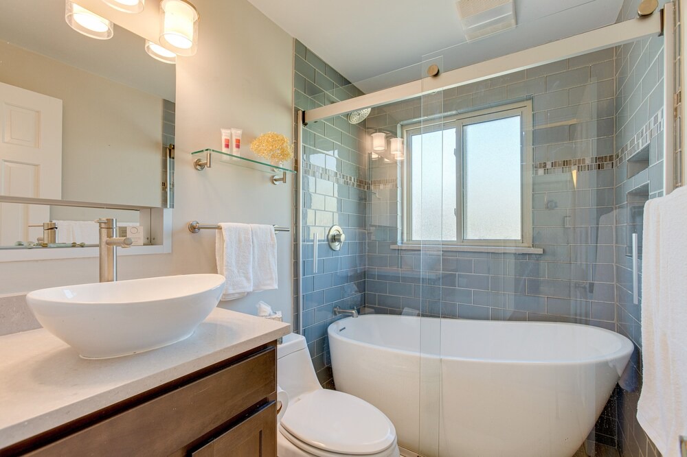 Photo of Bathroom in Edgewater