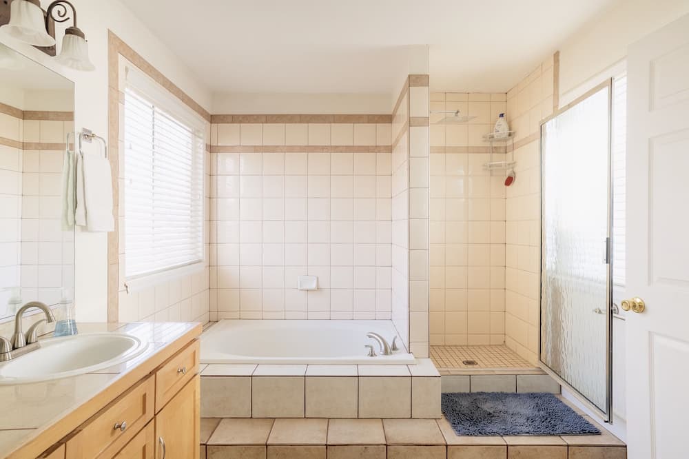 Photo of Bathroom in Curtis Park