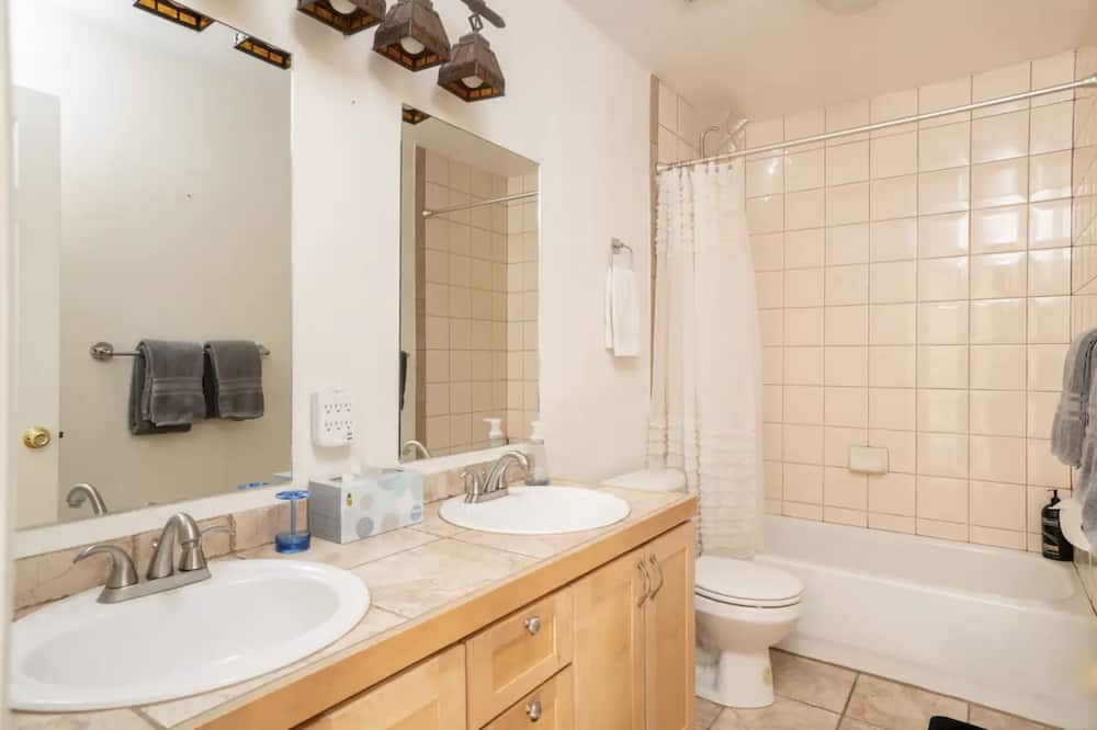 Photo of Bathroom in Curtis Park