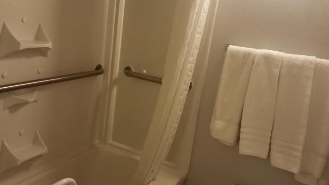 Photo of Bathroom in Raton