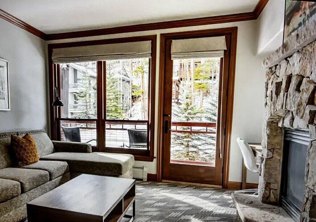 Photo of Livingroom in Peak 9